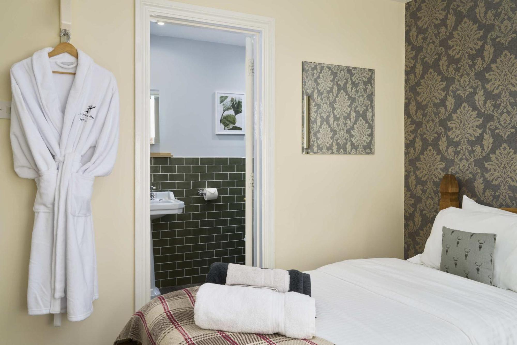 The White Hart Hotel Modbury Экстерьер фото