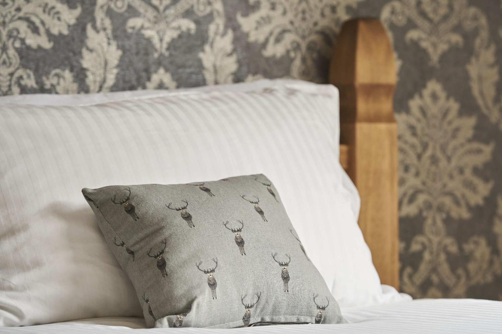 The White Hart Hotel Modbury Экстерьер фото