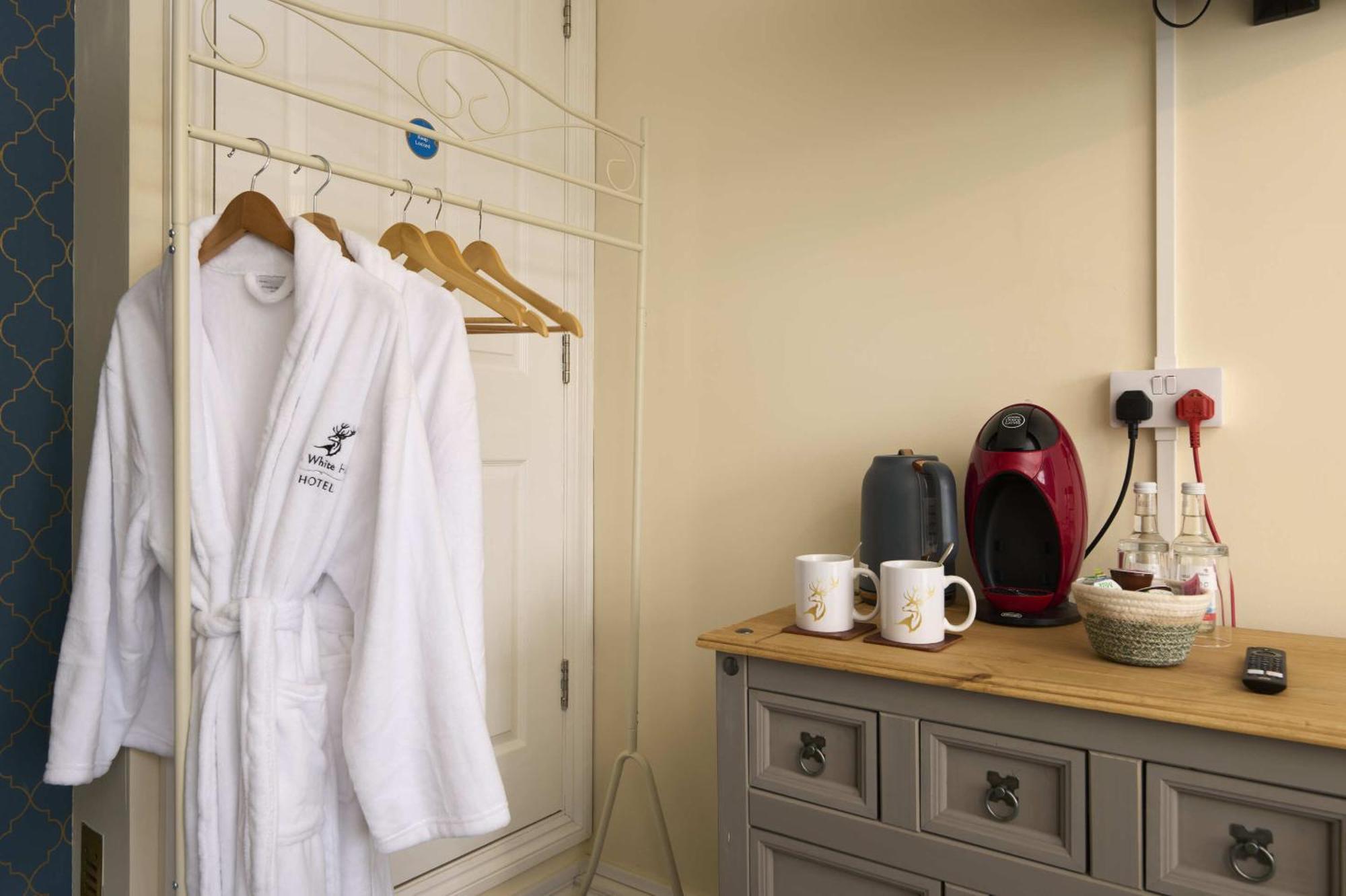 The White Hart Hotel Modbury Экстерьер фото